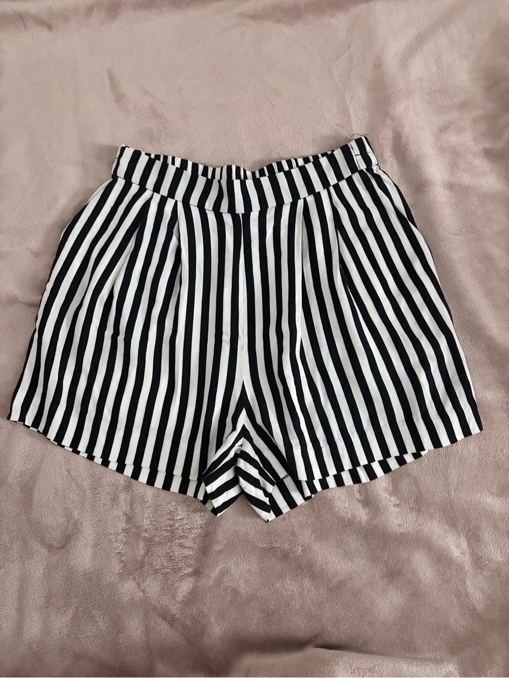 H&M Black & White Striped Women’s Shorts, Size 4